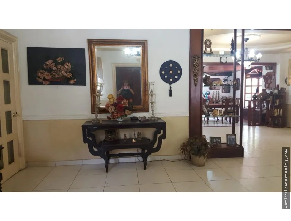 Venta de casa en Llanos de Curundu