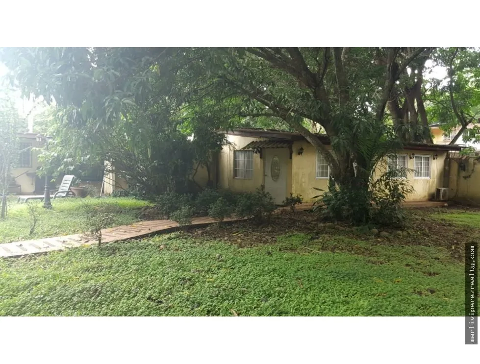Venta de casa en Llanos de Curundu