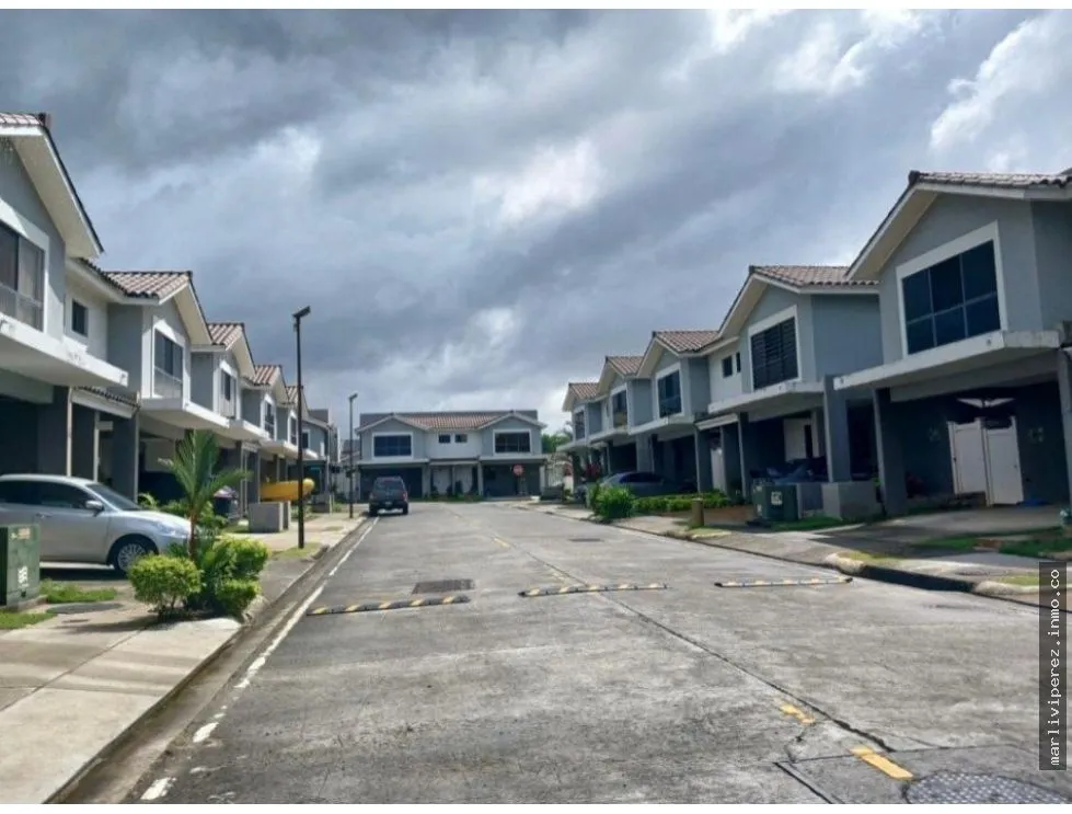 Venta de Casa en PH Aventura, Brisas del Golf, Sector Paseo del Norte