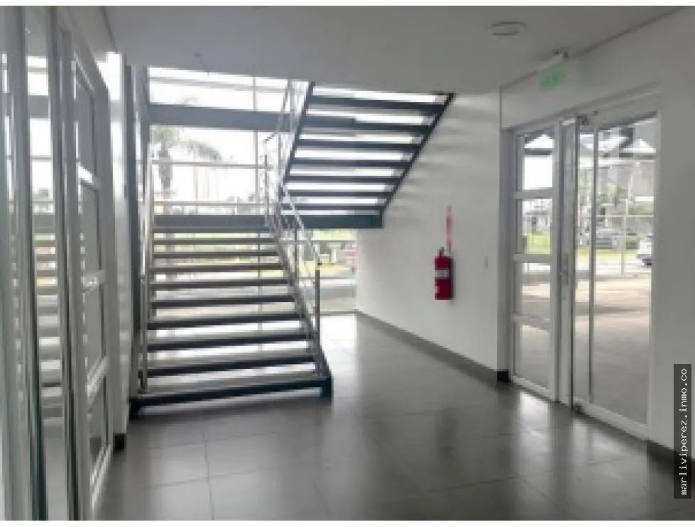 Oportunidad única, Santa María Business Park: Edificio en Corredor Sur