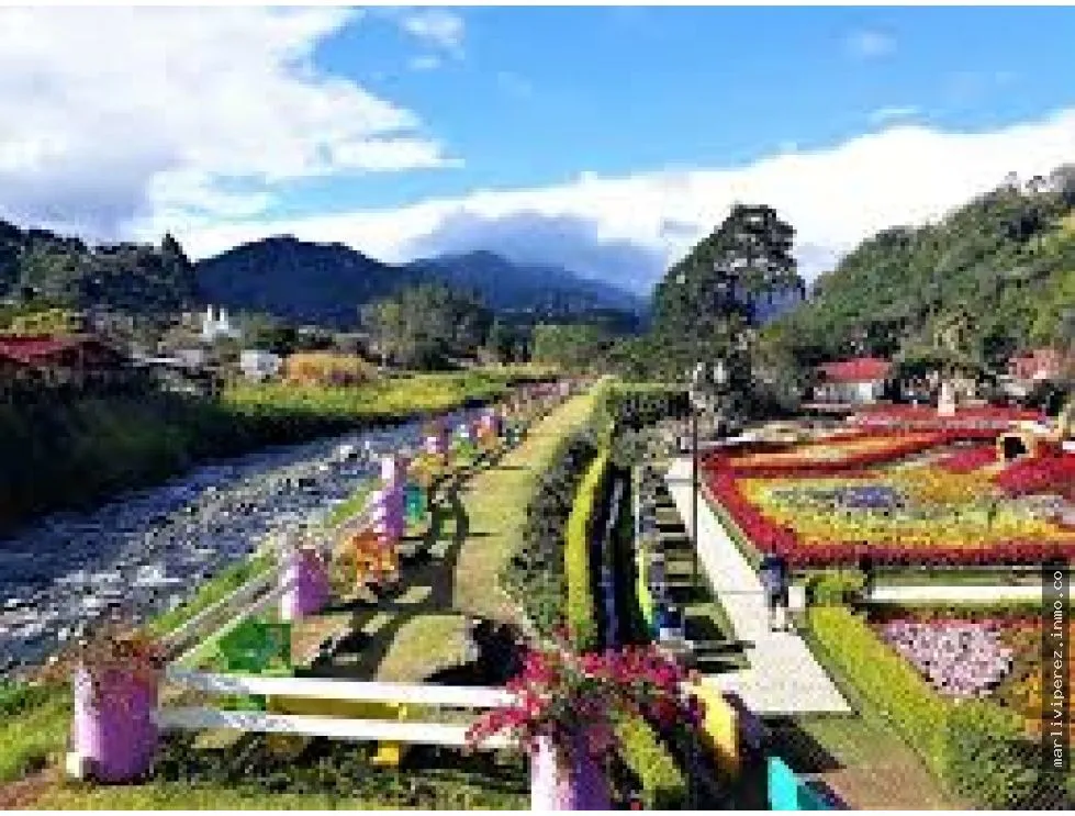 HOME FOR SALE LUXURY IN BOQUETE