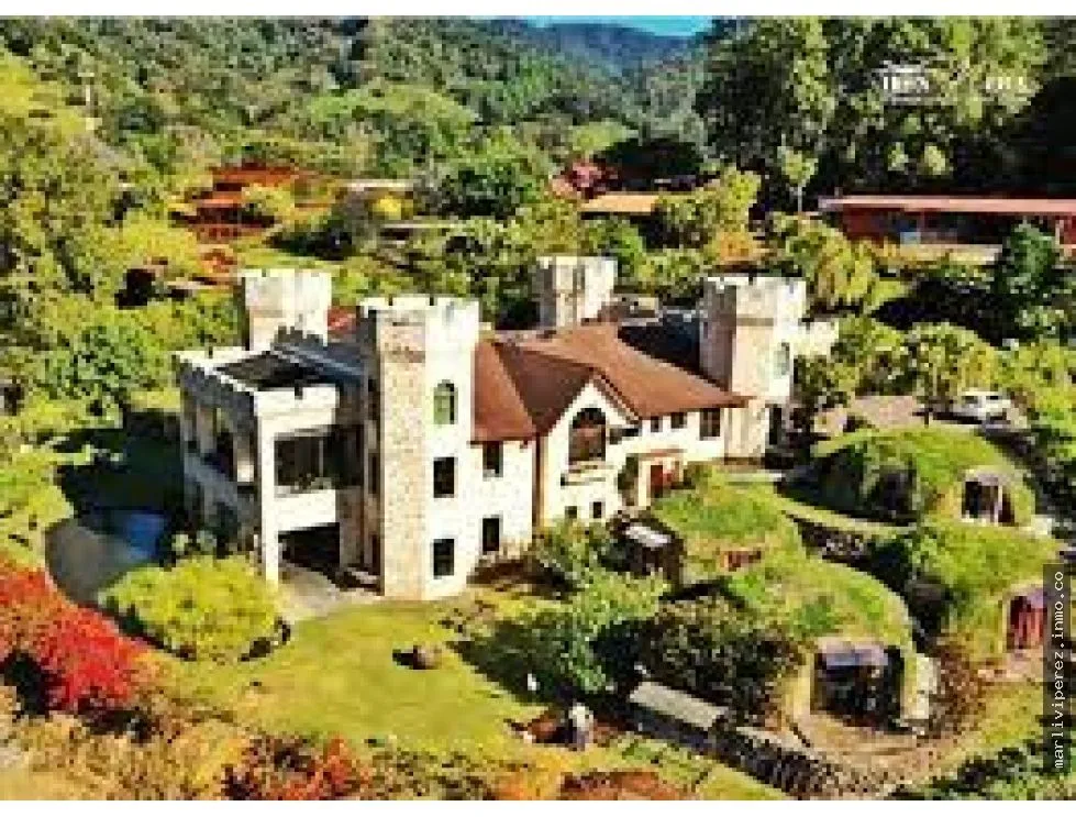 HOME FOR SALE LUXURY IN BOQUETE