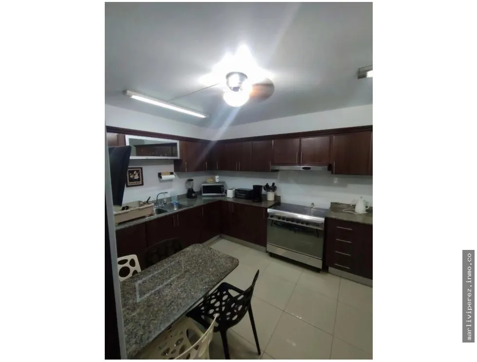 Alquiler de Apartamento Amoblado en Obarrio, piso alto (NEGOCIABLE)