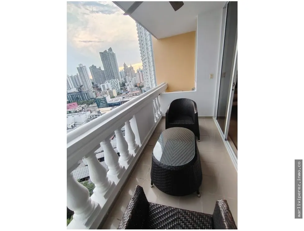 Alquiler de Apartamento Amoblado en Obarrio, piso alto (NEGOCIABLE)