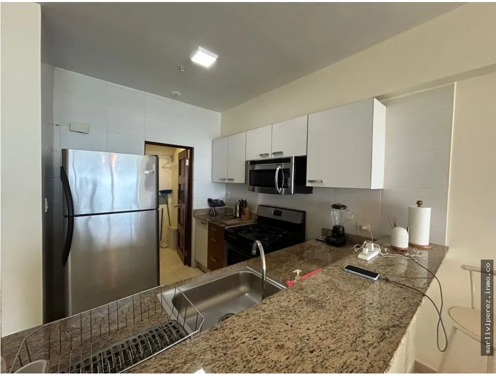 SE ALQUILA APARTAMENTO AMOBLADO CON VISTA AL MAR