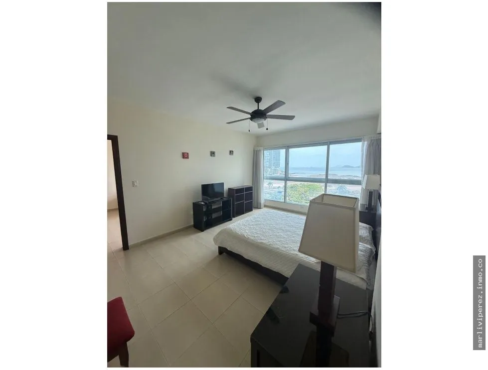 SE ALQUILA APARTAMENTO AMOBLADO CON VISTA AL MAR