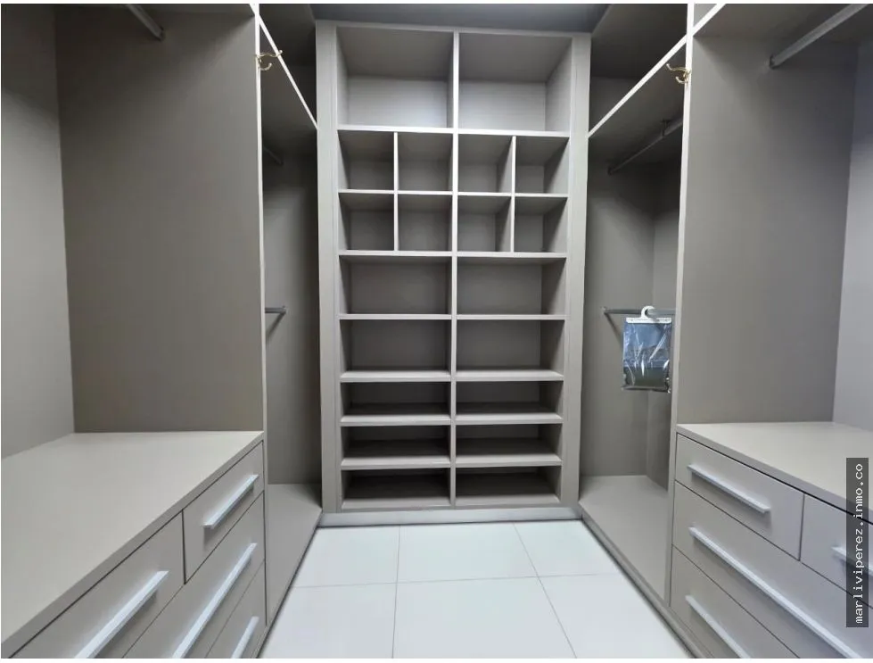 APARTMENT FOR SALE IN PH MIRADOR, HIGH FLOOR