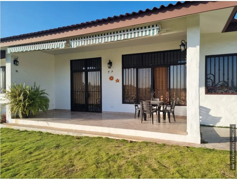 Se vende casa en el Higo de San Carlos