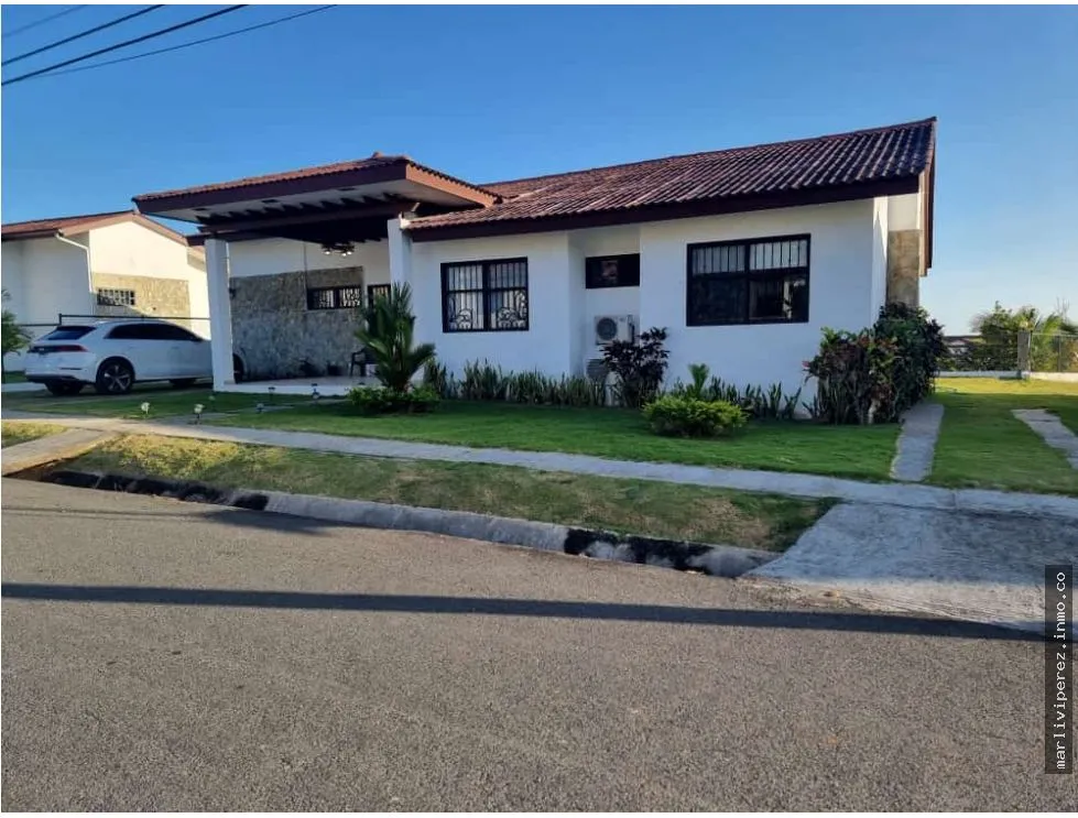 Se vende casa en el Higo de San Carlos