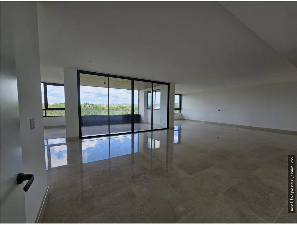 LUXURY APARTMENT FOR SALE IN SANTA MARIA