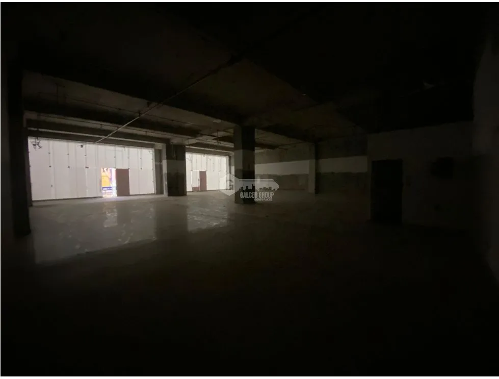 LOCAL / ARRAIJAN / WESTLAND MALL / 100M / COMERCIAL / PLANTA BAJA