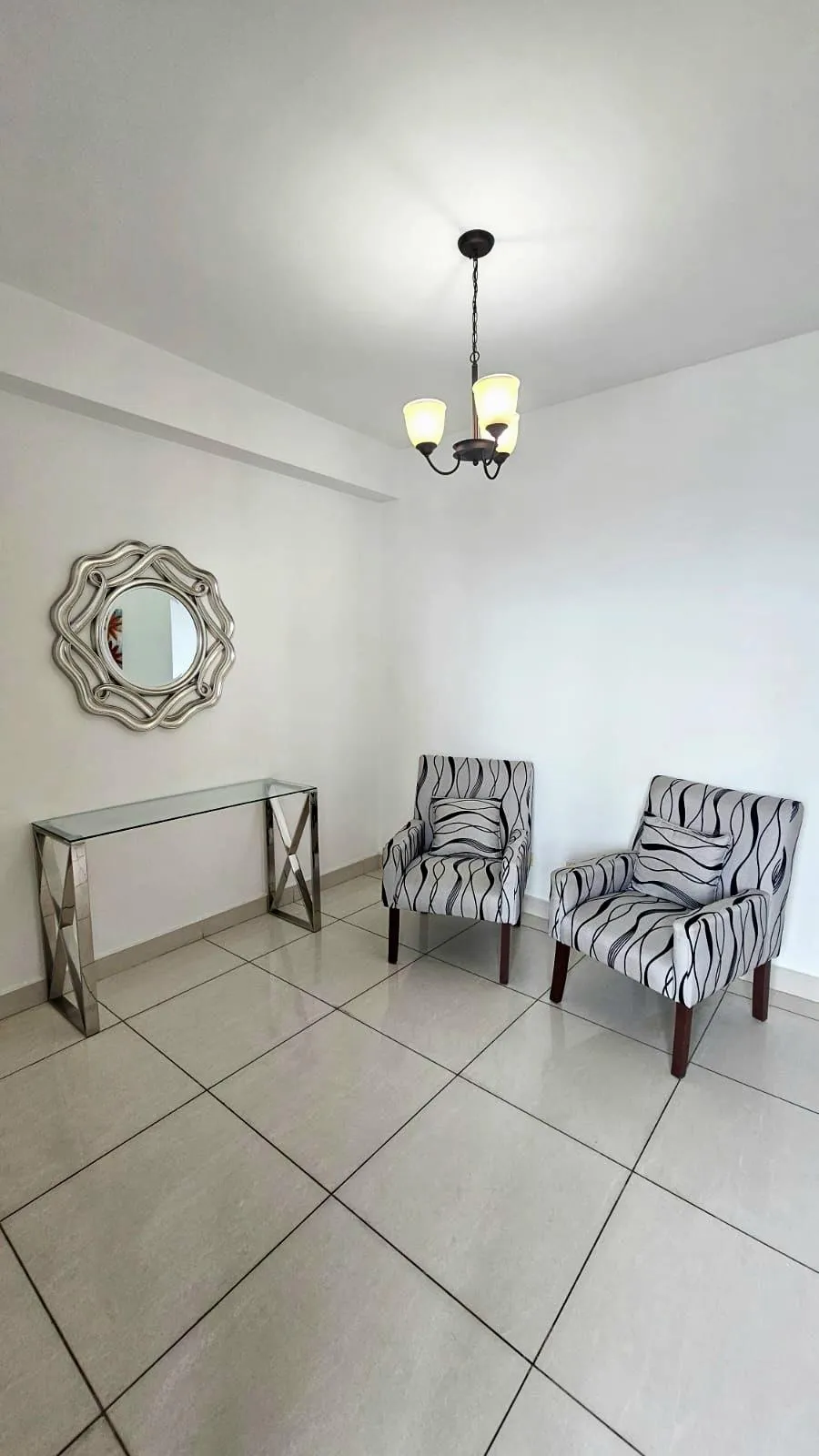 Se vende apartamento en PH Allure piso alto con vista al mar