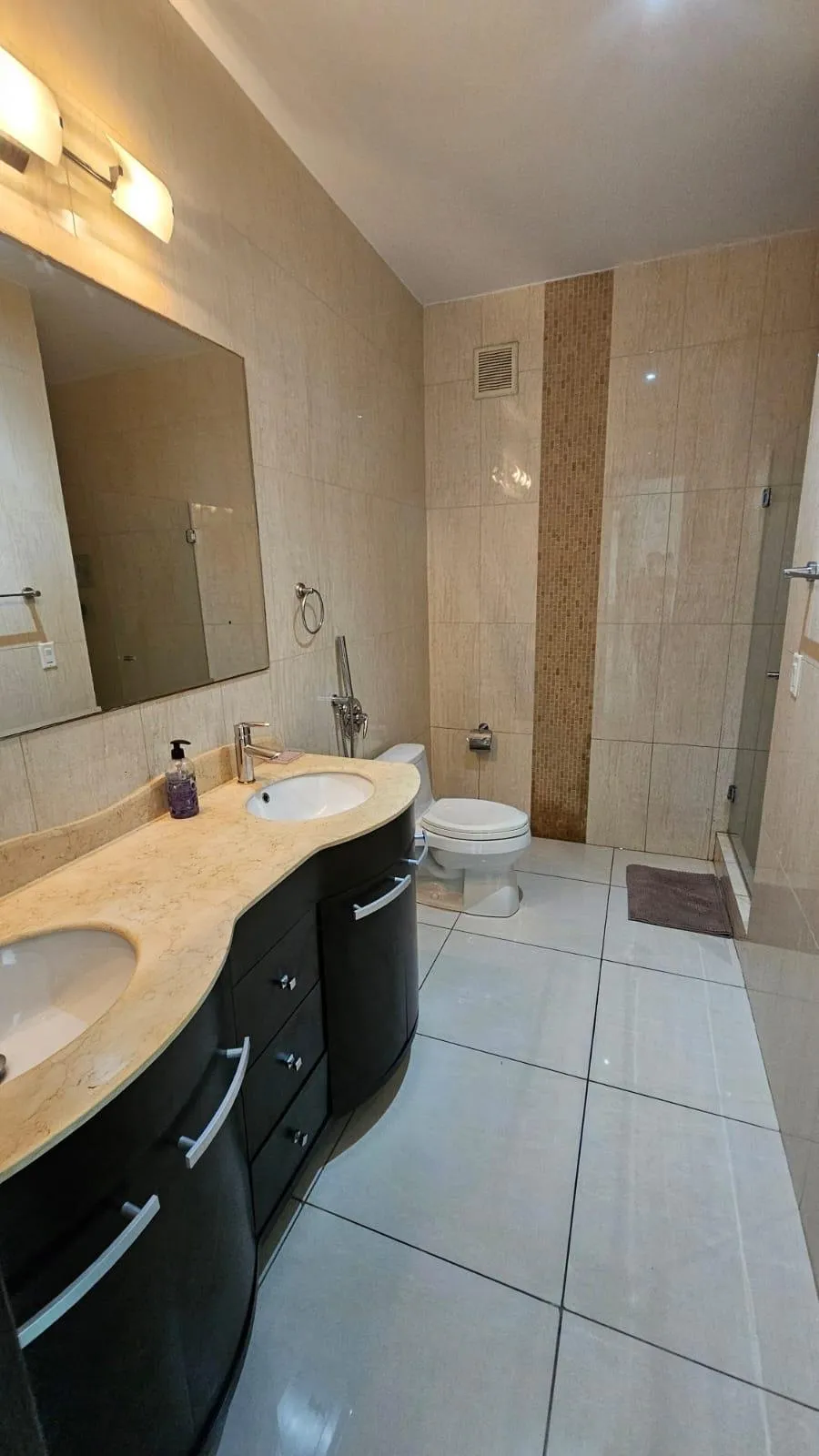 Se vende apartamento en PH Allure piso alto con vista al mar