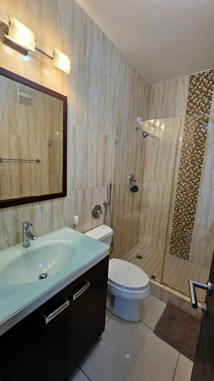 Se vende apartamento en PH Allure piso alto con vista al mar