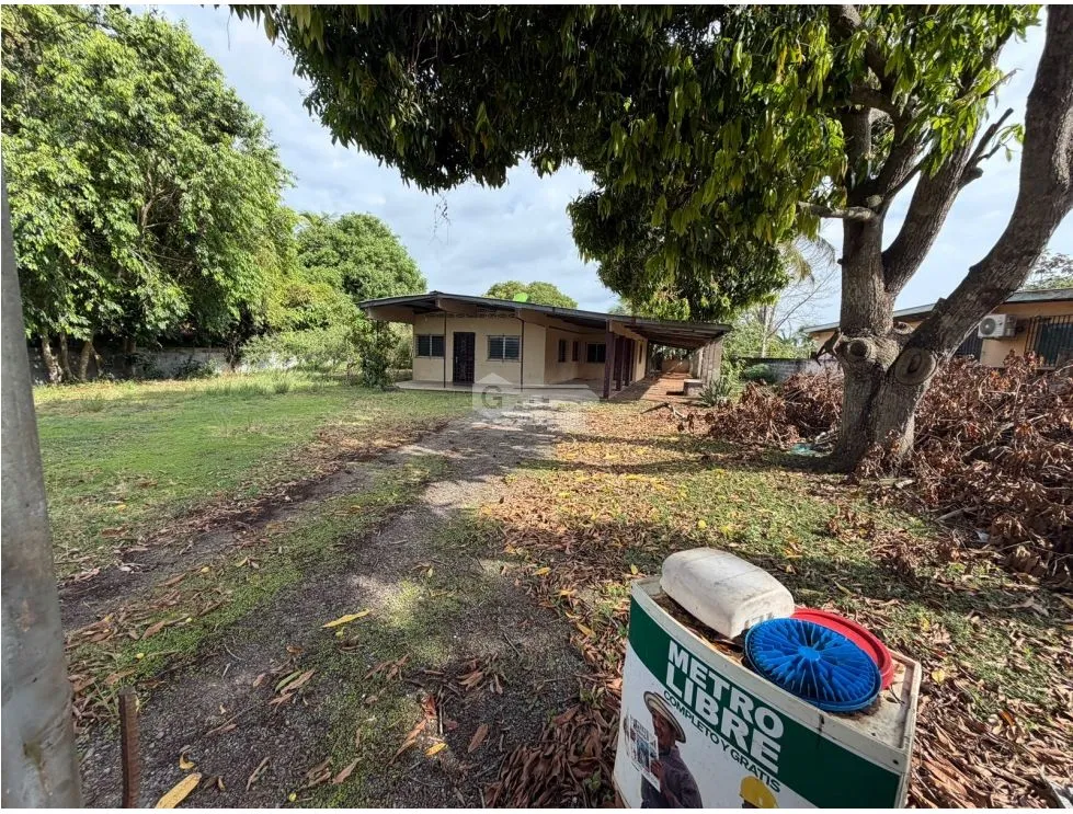 Commercial Property for Sale in Chorrera - 1200 M² Near the Market
