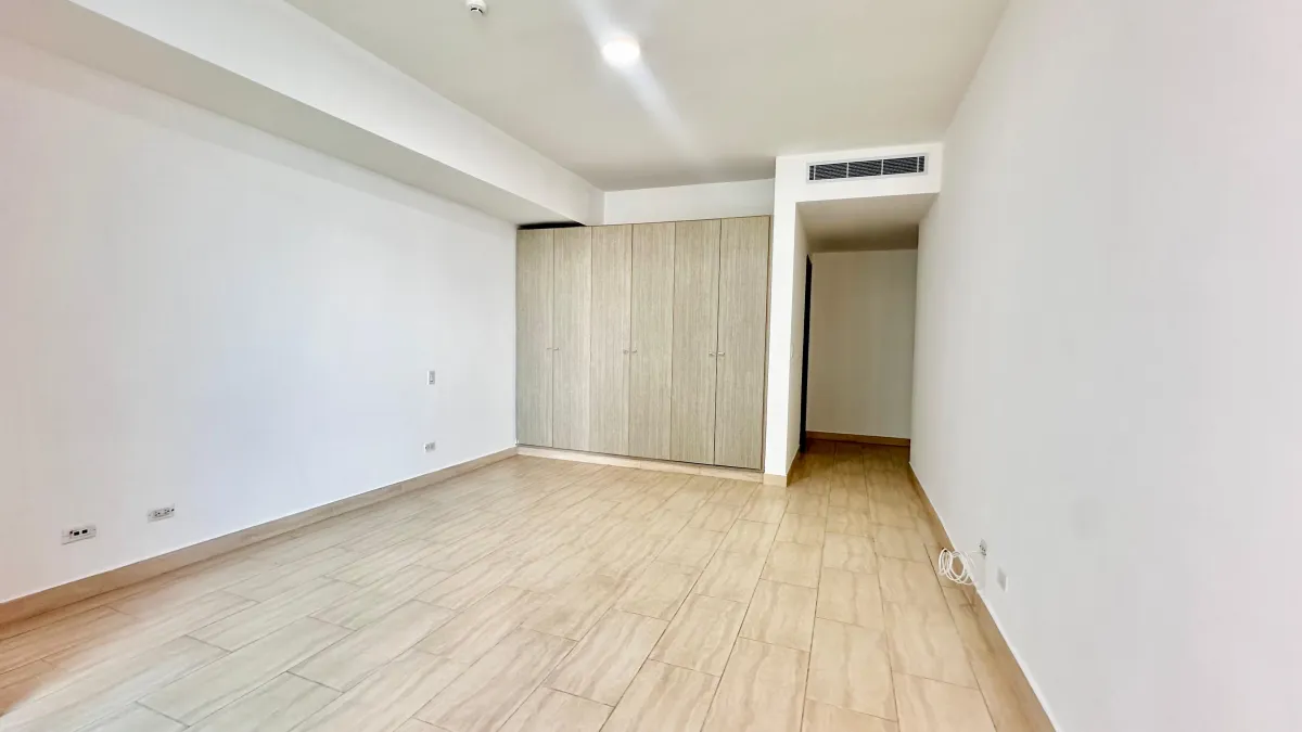 Investment Opportunity in Grand Tower Punta Pacifica: 288 m² Oceanfront Apartment with Tenant - $750,000
