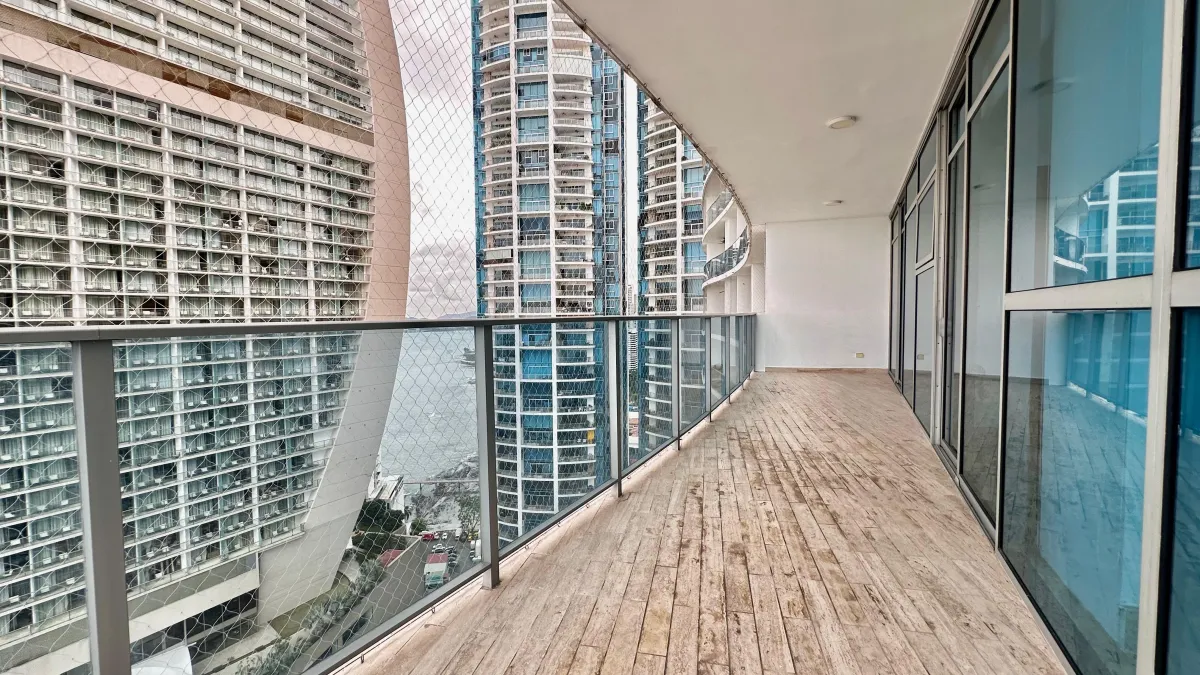 Investment Opportunity in Grand Tower Punta Pacifica: 288 m² Oceanfront Apartment with Tenant - $750,000