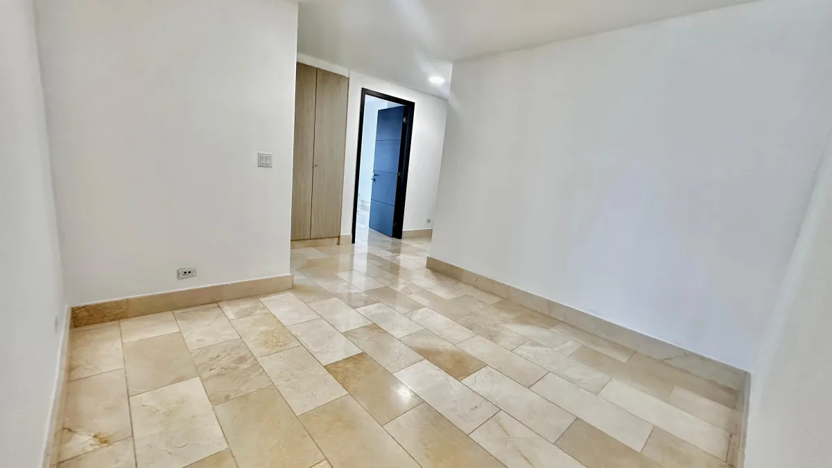 Investment Opportunity in Grand Tower Punta Pacifica: 288 m² Oceanfront Apartment with Tenant - $750,000