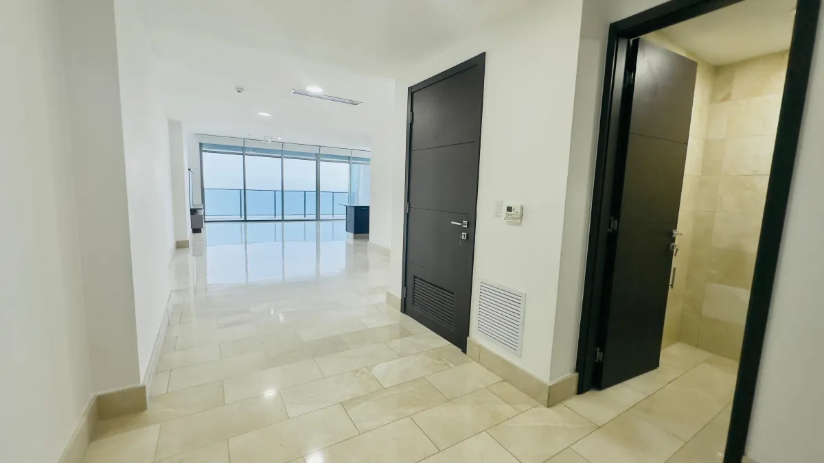 Investment Opportunity in Grand Tower Punta Pacifica: 288 m² Oceanfront Apartment with Tenant - $750,000