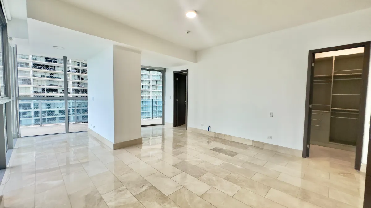 Investment Opportunity in Grand Tower Punta Pacifica: 288 m² Oceanfront Apartment with Tenant - $750,000