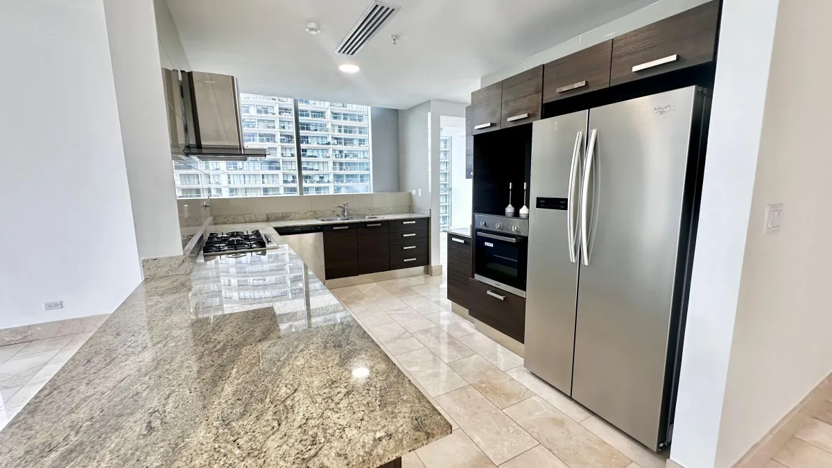 Investment Opportunity in Grand Tower Punta Pacifica: 288 m² Oceanfront Apartment with Tenant - $750,000