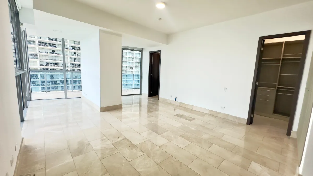 Investment Opportunity in Grand Tower Punta Pacifica: 288 m² Oceanfront Apartment with Tenant - $750,000