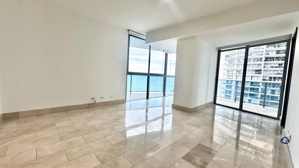 Investment Opportunity in Grand Tower Punta Pacifica: 288 m² Oceanfront Apartment with Tenant - $750,000
