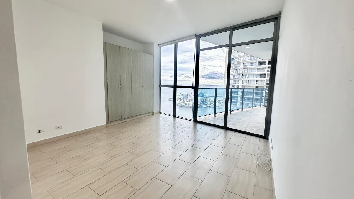 Investment Opportunity in Grand Tower Punta Pacifica: 288 m² Oceanfront Apartment with Tenant - $750,000