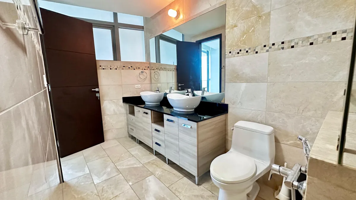 Investment Opportunity in Grand Tower Punta Pacifica: 288 m² Oceanfront Apartment with Tenant - $750,000