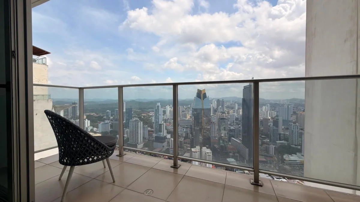 FURNISHED APT - HIGH FLOOR ON AV BALBOA - 109 M2