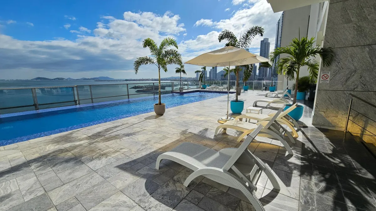 FURNISHED APT - HIGH FLOOR ON AV BALBOA - 109 M2