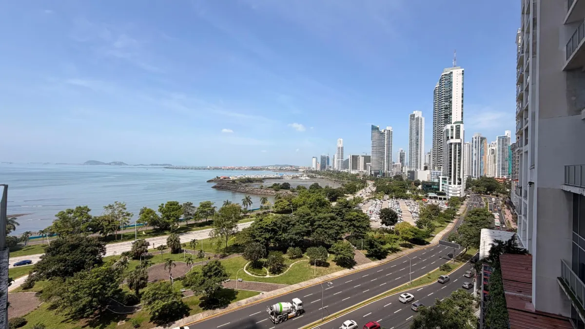 APT AMOBLADO PISO ALTO - WHITE TOWER - 121 M2