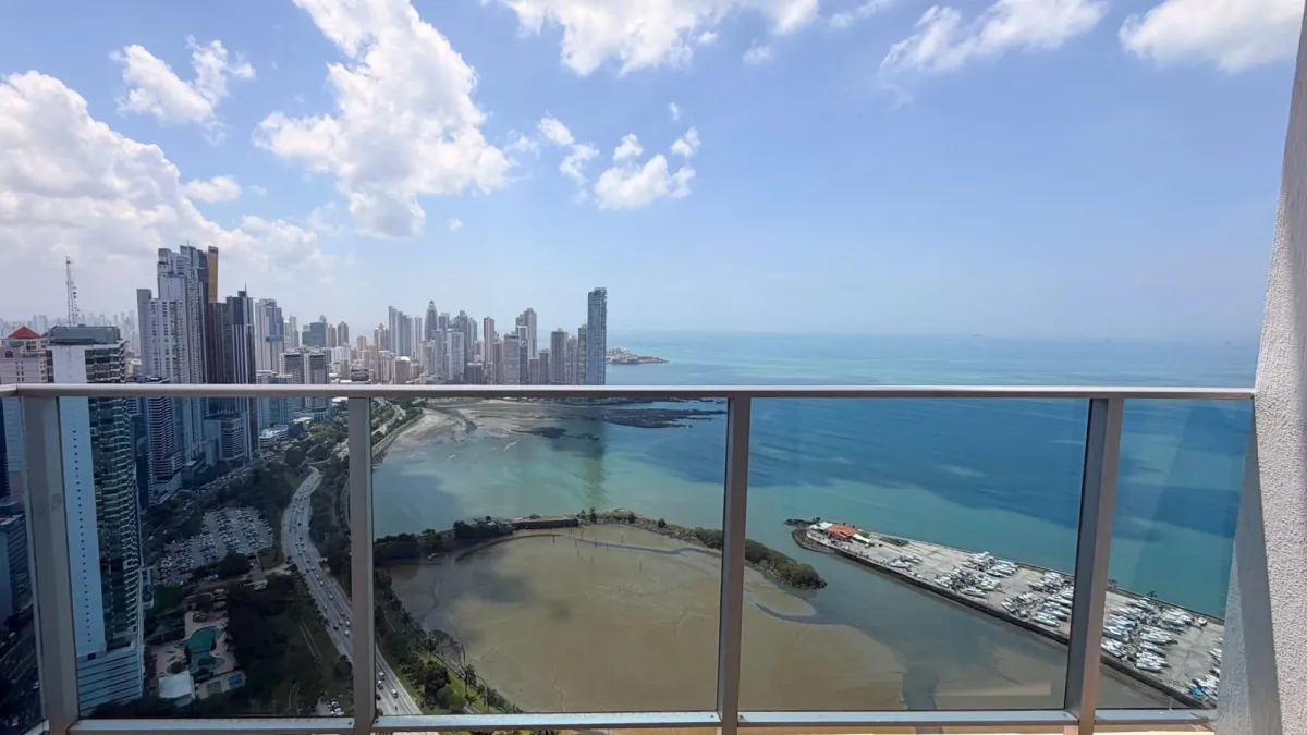 APT AMOBLADO PISO ALTO - WHITE TOWER - 121 M2