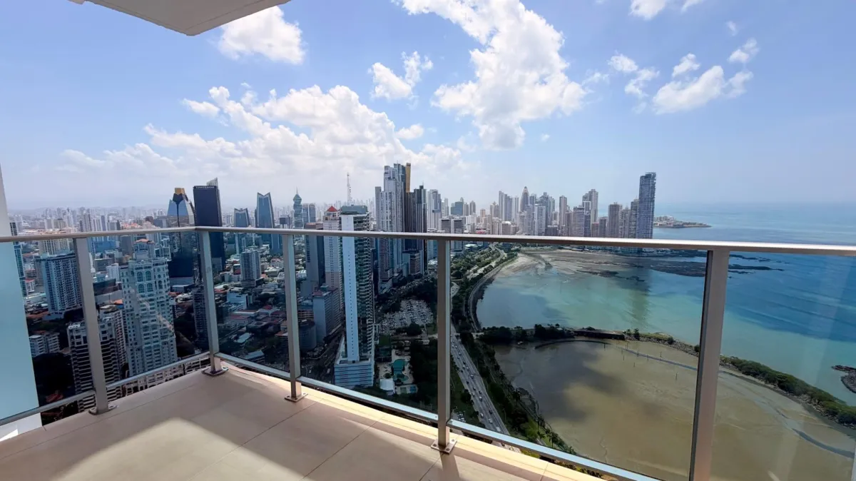 APT AMOBLADO PISO ALTO - WHITE TOWER - 121 M2