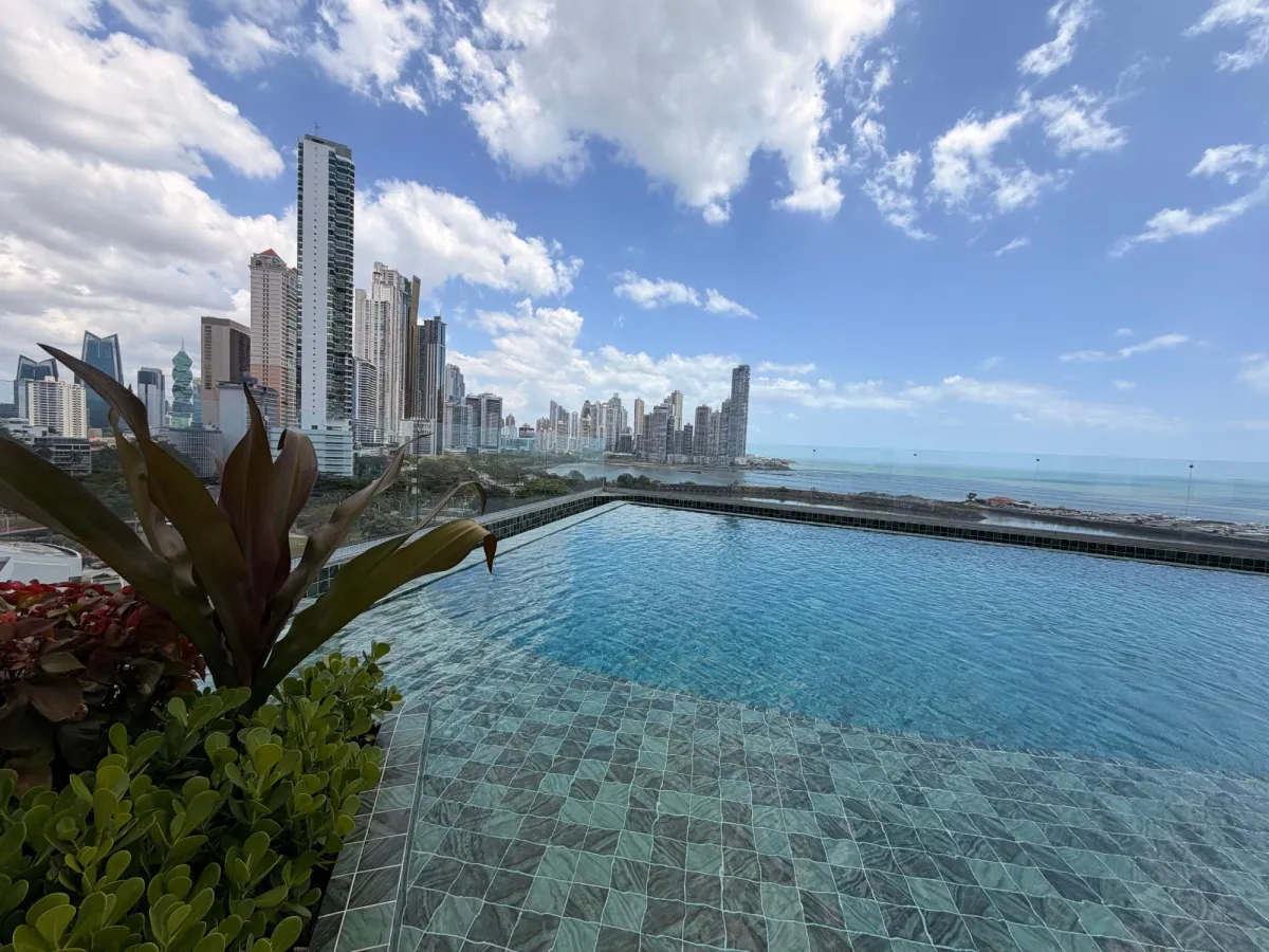 APT AMOBLADO PISO ALTO - WHITE TOWER - 121 M2