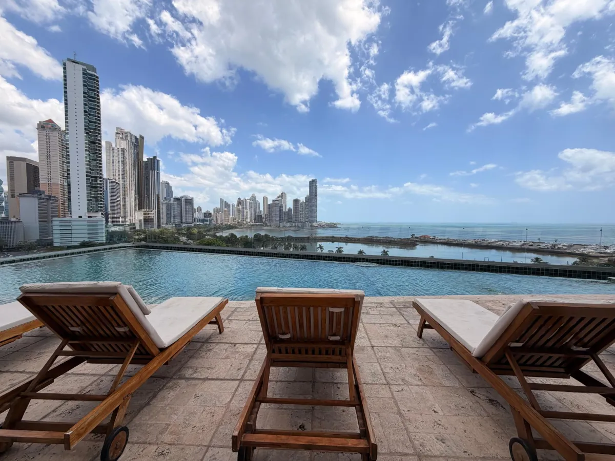 APT AMOBLADO PISO ALTO - WHITE TOWER - 121 M2