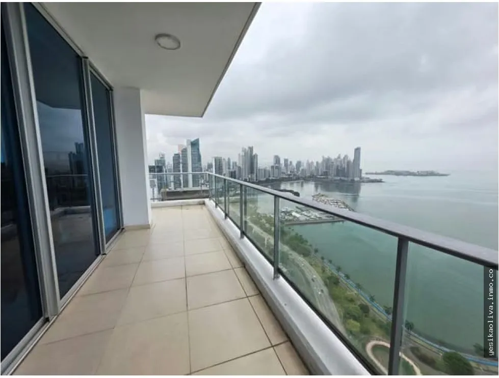 Venta de apartamento en avenida Balboa