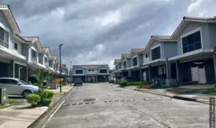 Venta de Casa en PH Aventura, Brisas del Golf, Sector Paseo del Norte