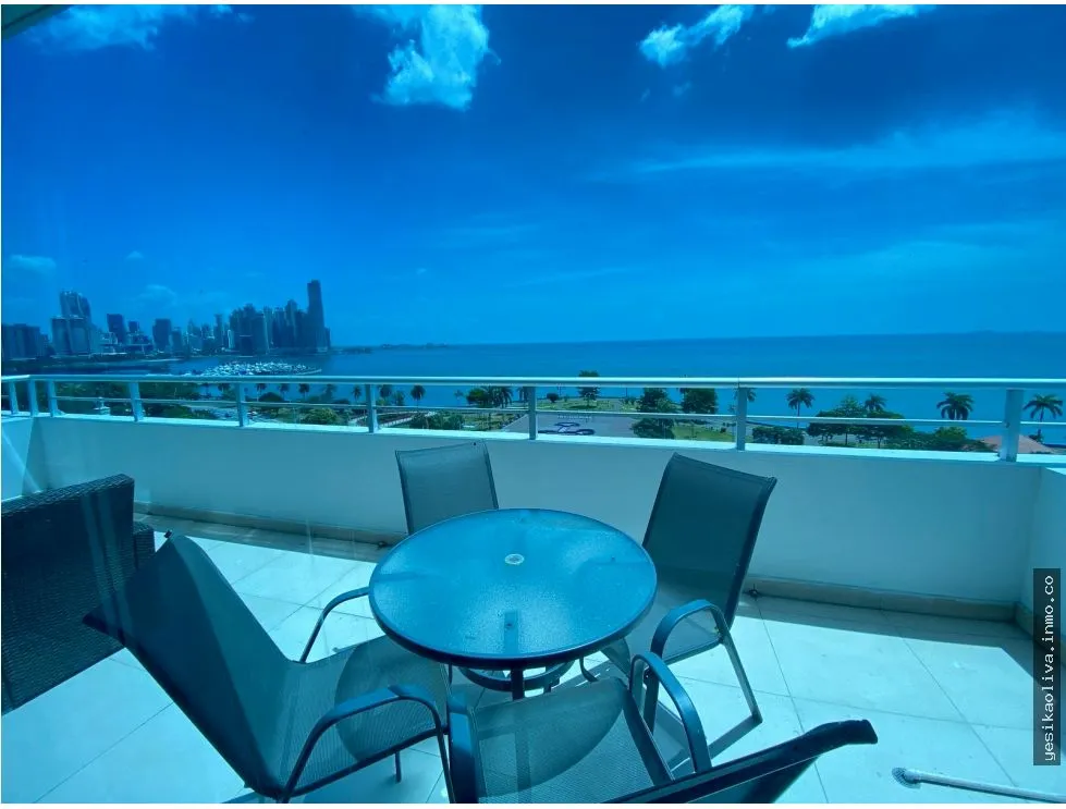 Alquiler de Apartamento en Avenida Balboa Amoblado