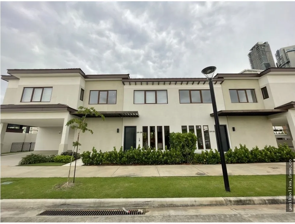 Venta de casa en Santa Maria de lujo 318mts2