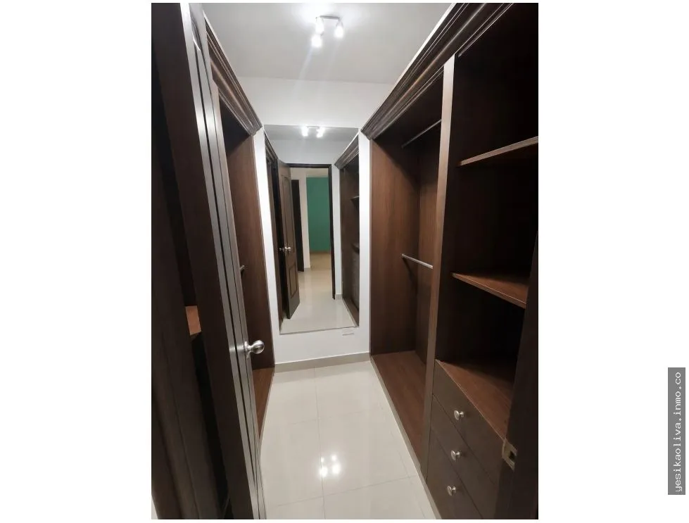 Alquiler de Apartamento Amoblado en Obarrio, piso alto (NEGOCIABLE)