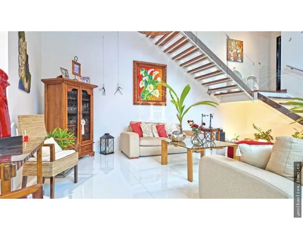 Venta de residencia en Altos del Golf