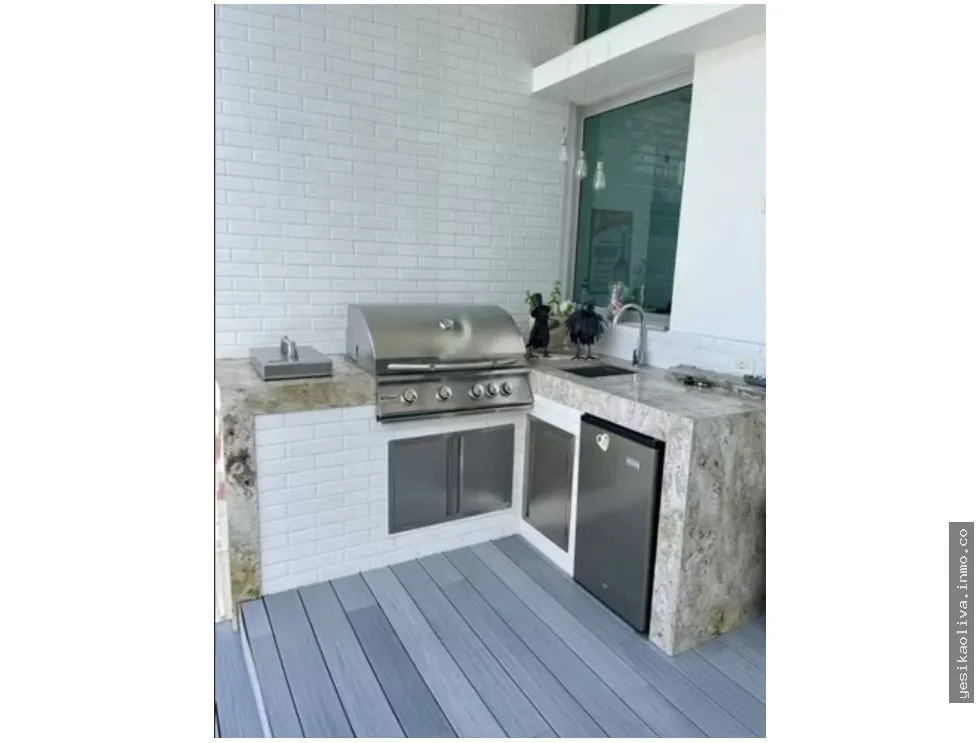 Venta de residencia en Altos del Golf