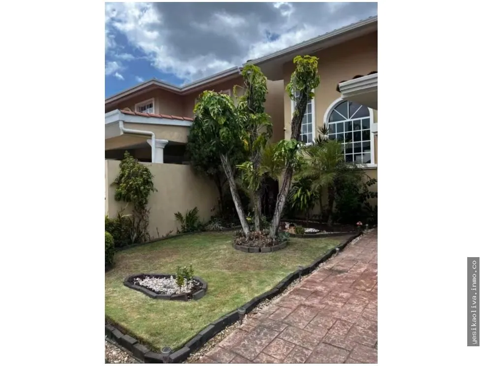 Venta de Residencia Campo Limberg