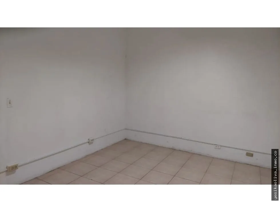 Se alquila galera comercial en Parque Lefevre