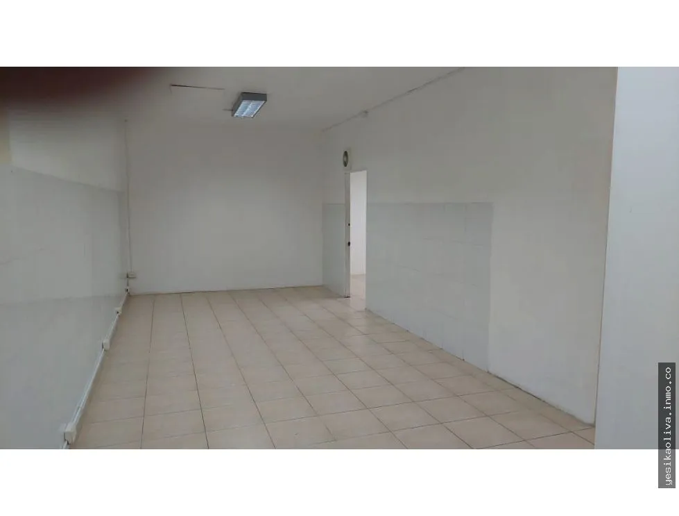 Se alquila galera comercial en Parque Lefevre