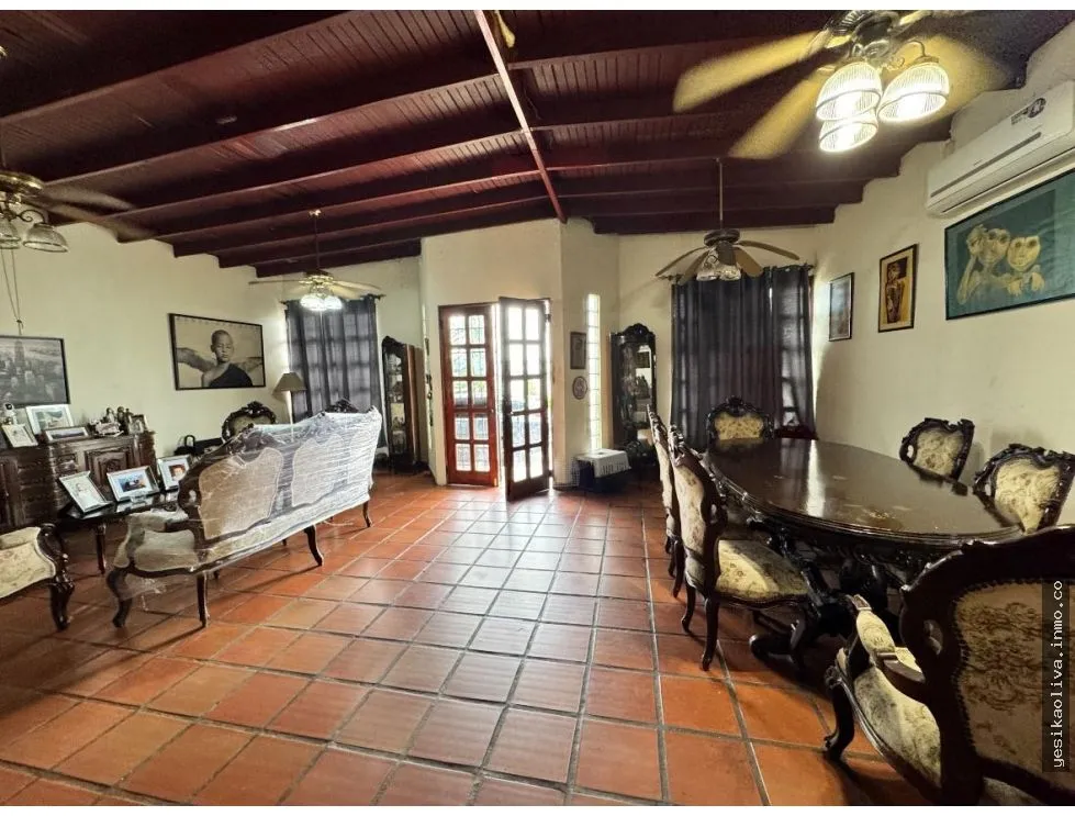 Venta de Residencia con potencial comercial en Las Cumbres