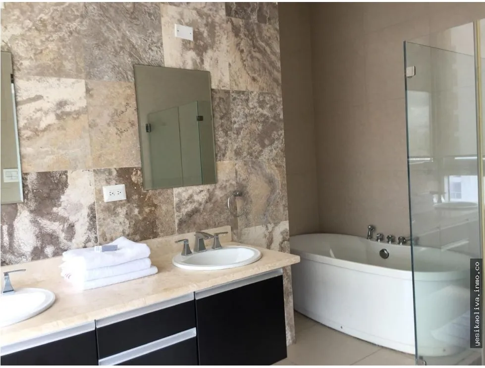 Venta y Alquiler de Apartamento Amoblado en Avenida Balboa