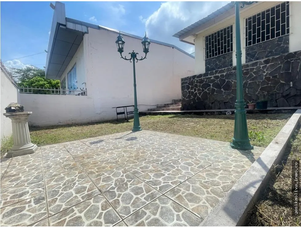 Venta de Residencial en Club X, El Ingenio, para Negocio / Hostal