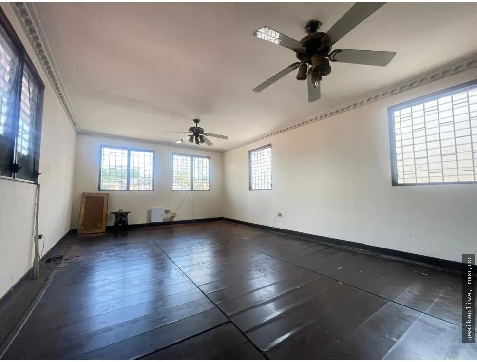 Venta de Residencial en Club X, El Ingenio, para Negocio / Hostal